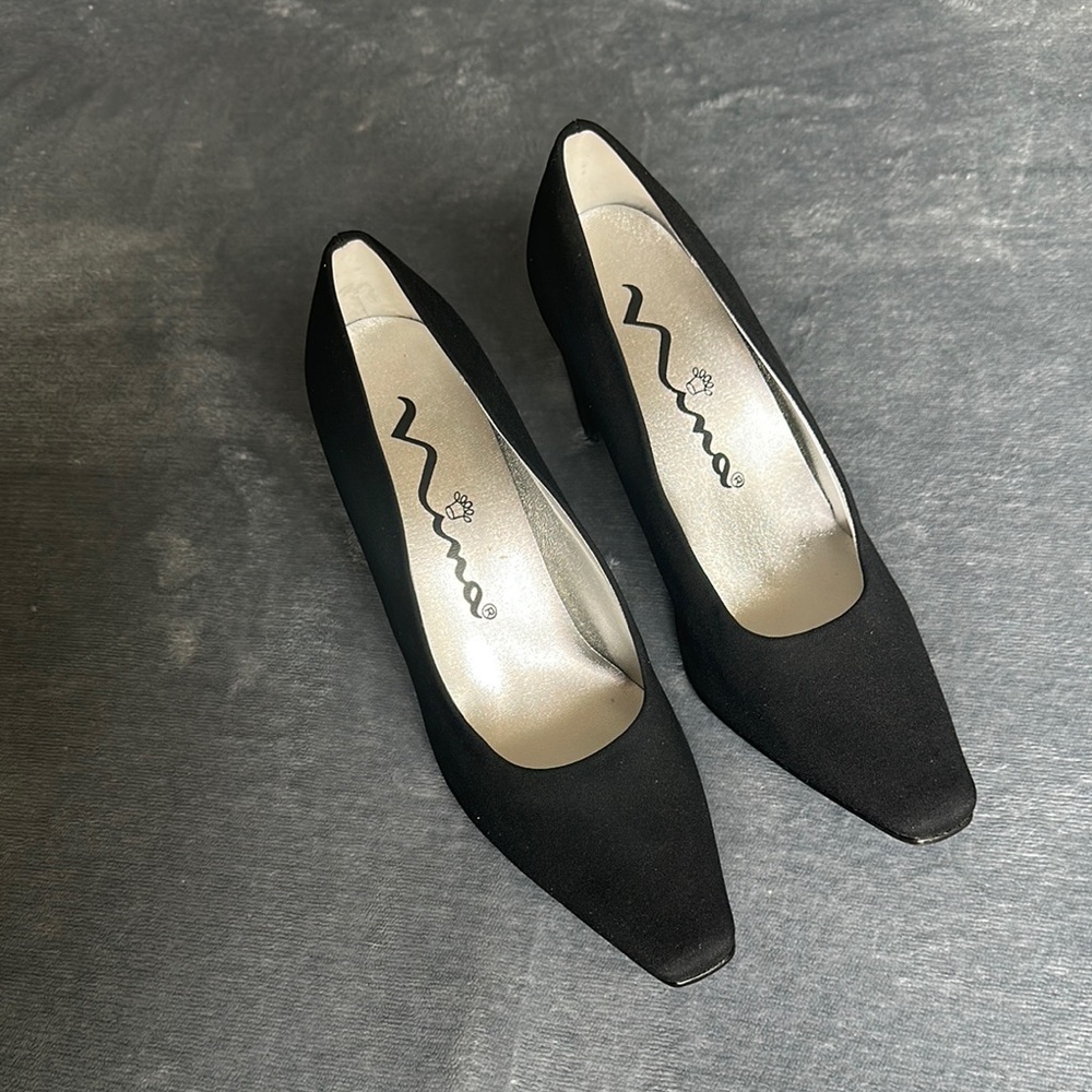 Nina Black Classic Heels with Pointed Toe